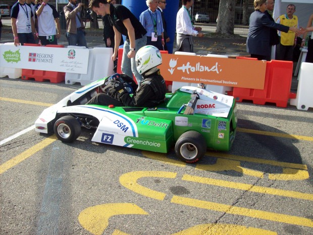 Un kart électrique avec une pile à combustible hydrogène de 8 kW couplée à 20 kW de supercondensateurs