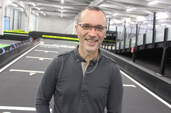 Sylvain Lecanu est le cogérant du nouveau karting électrique E-Kart qui s’installe actuellement au sous-sol du centre Val Saint-Clair à Hérouville, près de Caen. 