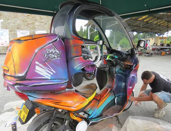 Rétrofit en direct de cette transformation d’un Solex thermique en véhicule électrique.