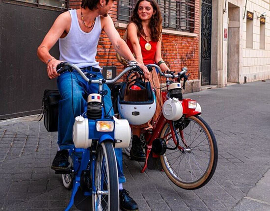 En avril, La Baule devient ville-pilote du Solex électrique, dans le sillage de Paris ©Le French way