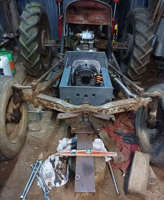 Electrification d'un tracteur Massey-Ferguson 835 de 1963 !